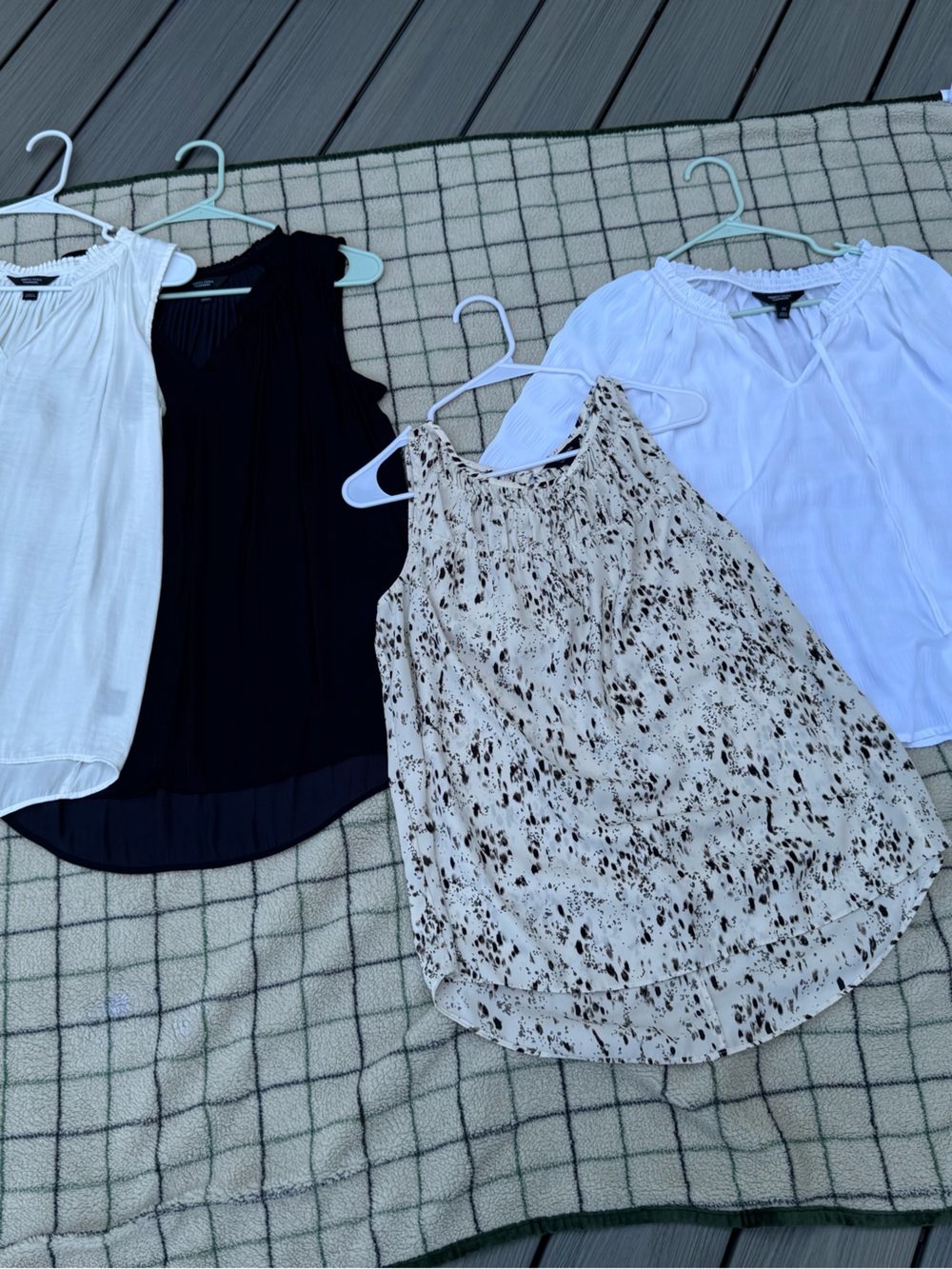 Simply Vera Vera wang blouse bundle , MED
